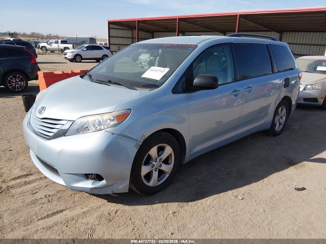 Toyota Sienna Le 8 Passenger