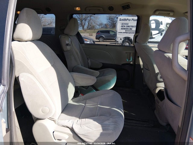 Toyota Sienna Le 8 Passenger