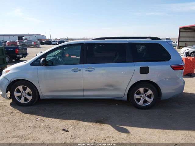 Toyota Sienna Le 8 Passenger