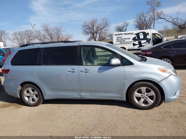 Toyota Sienna Le 8 Passenger