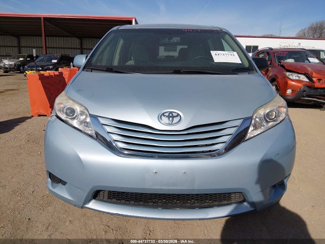 Toyota Sienna Le 8 Passenger