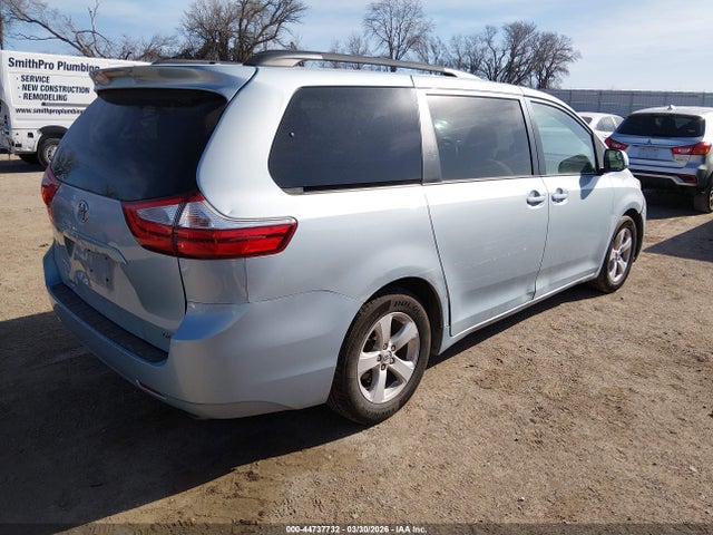 Toyota Sienna Le 8 Passenger
