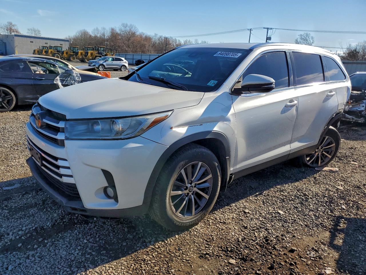 Salvage Toyota Highlander Image
