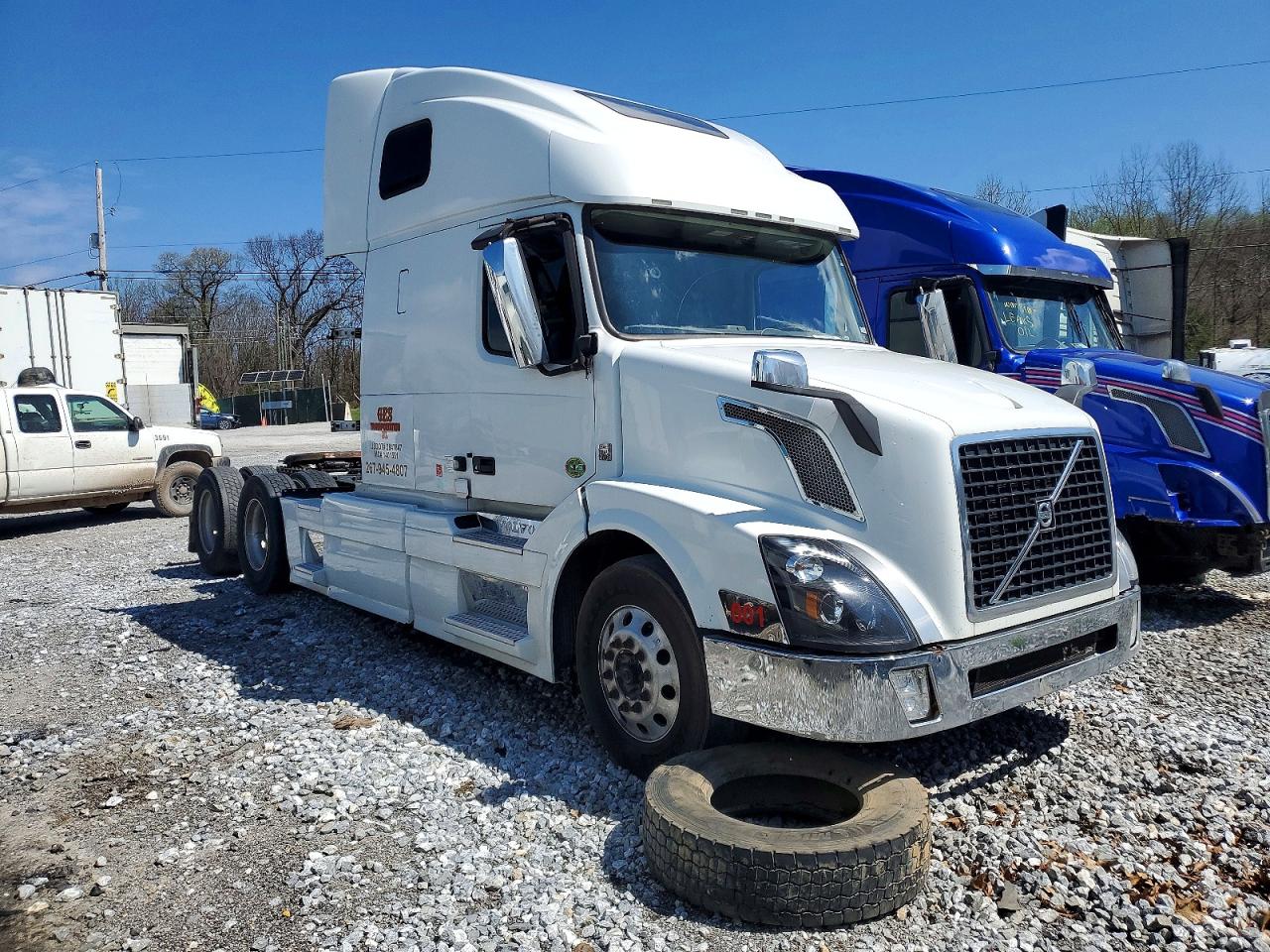 Salvage Volvo Vn Image