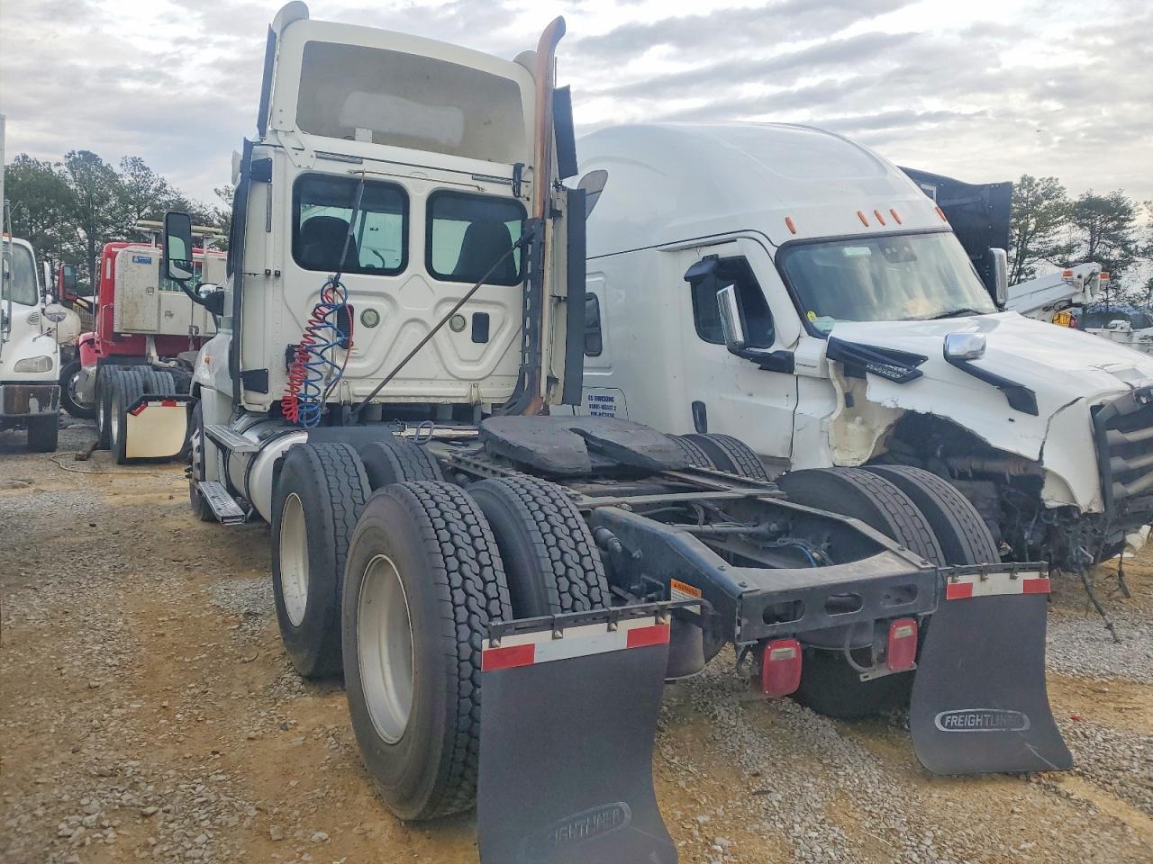 Freightliner Cascadia 1
