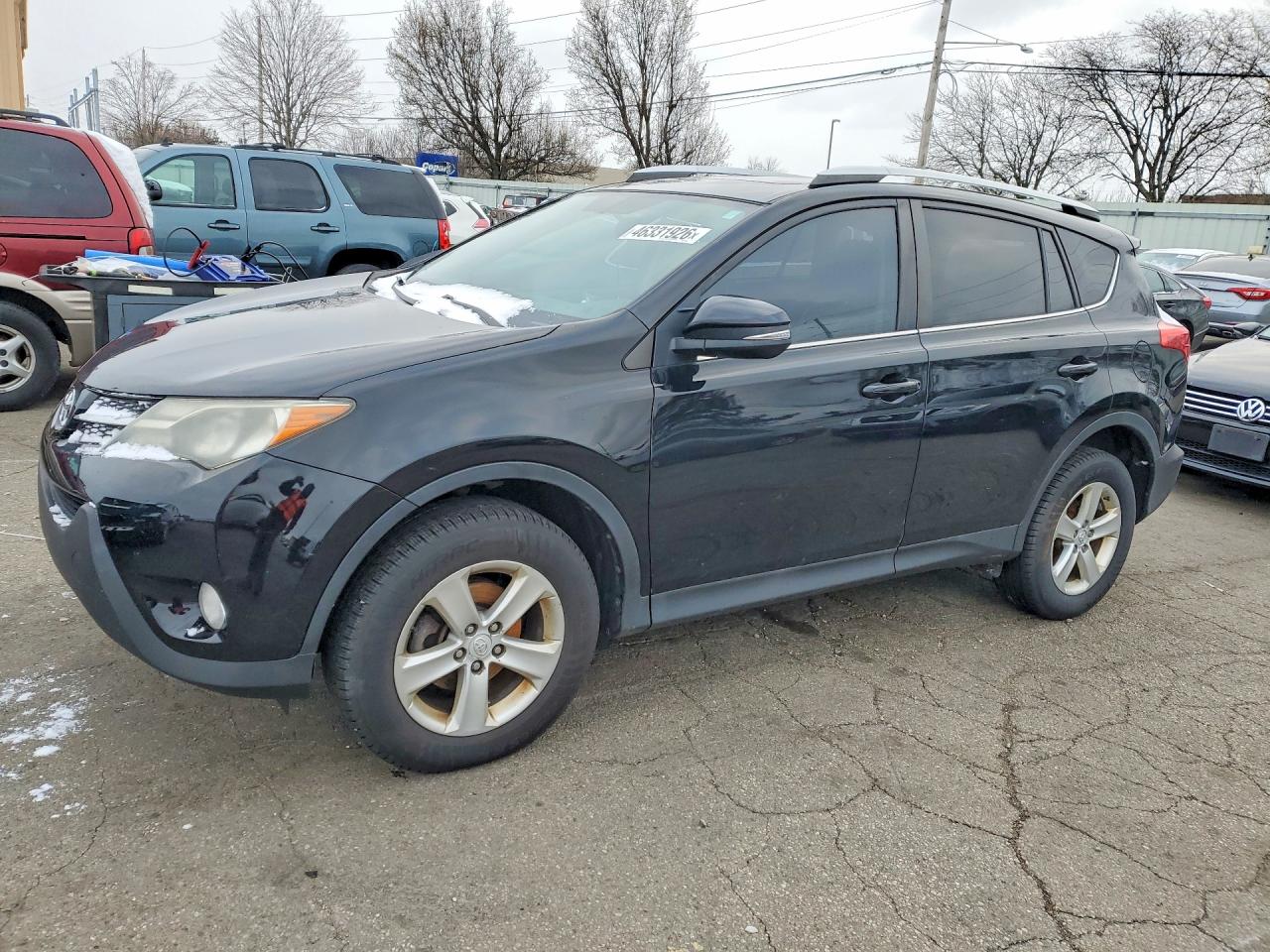 Salvage Toyota RAV4 Image
