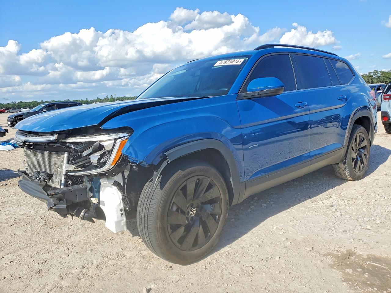 Salvage Volkswagen Atlas Image