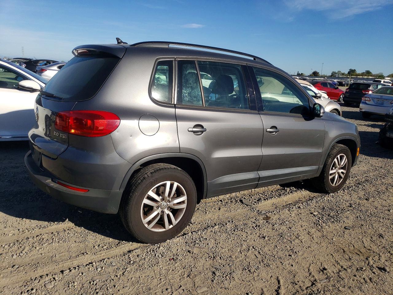 Volkswagen Tiguan S