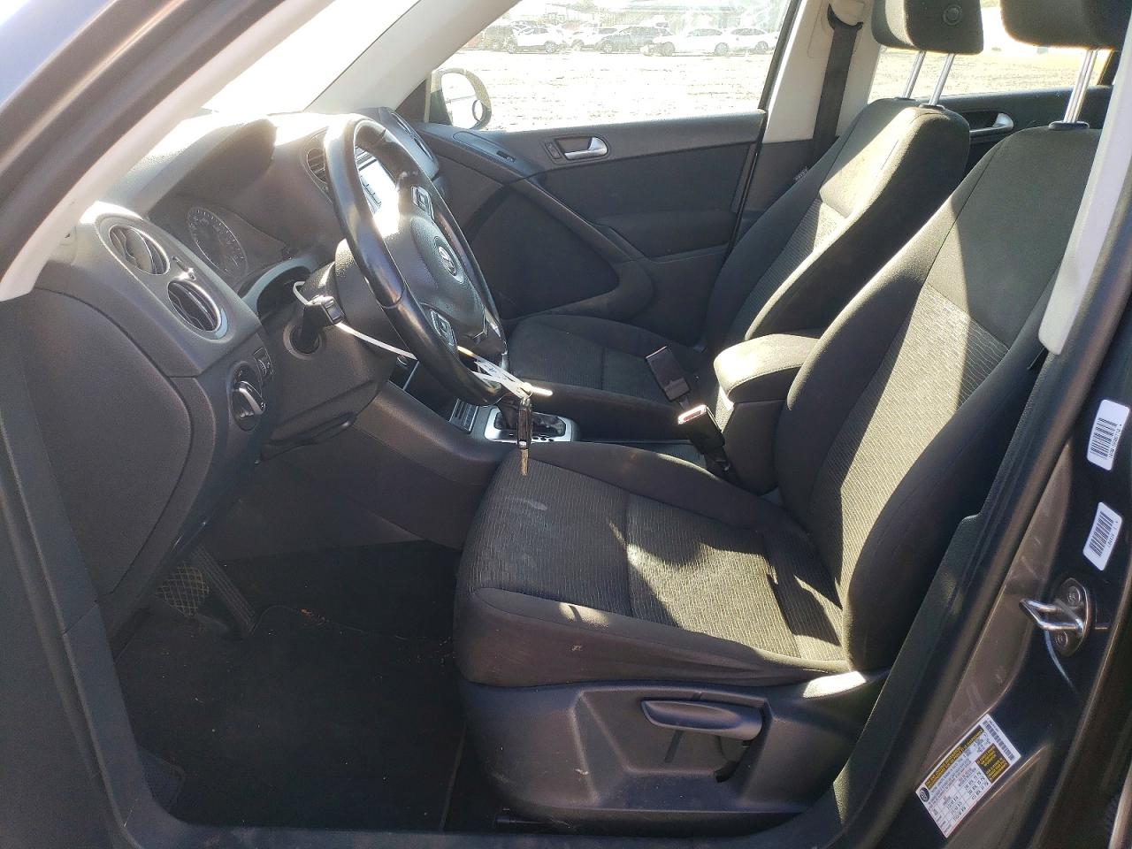 Volkswagen Tiguan S