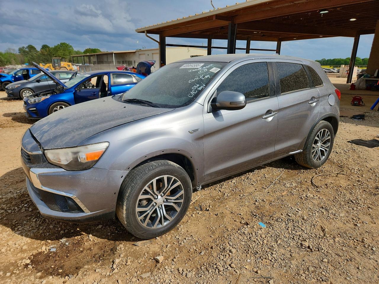 Salvage Mitsubishi Outlander Image