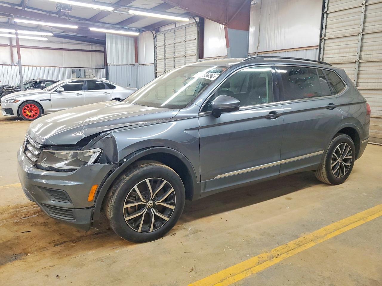 Salvage Volkswagen Tiguan Image