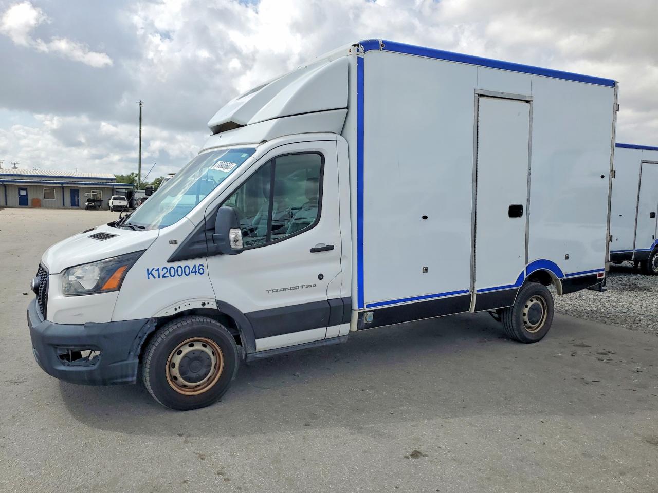 Salvage Ford Transit Image