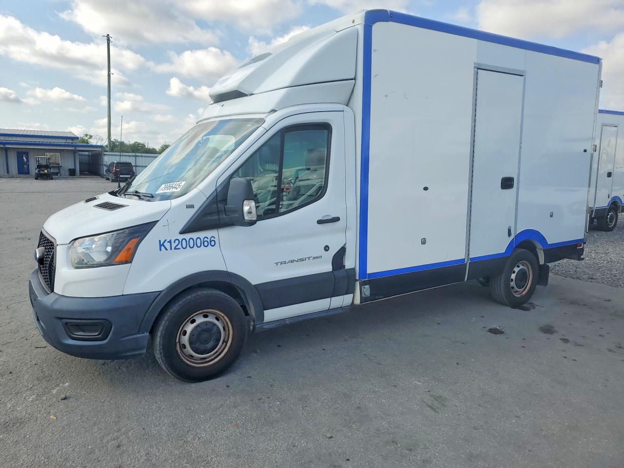 Salvage Ford Transit Image
