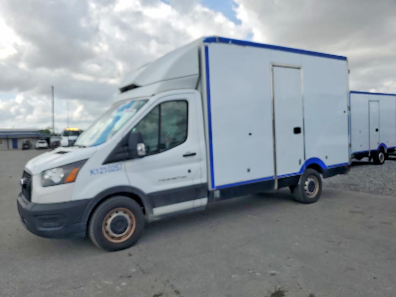 Salvage Ford Transit Image