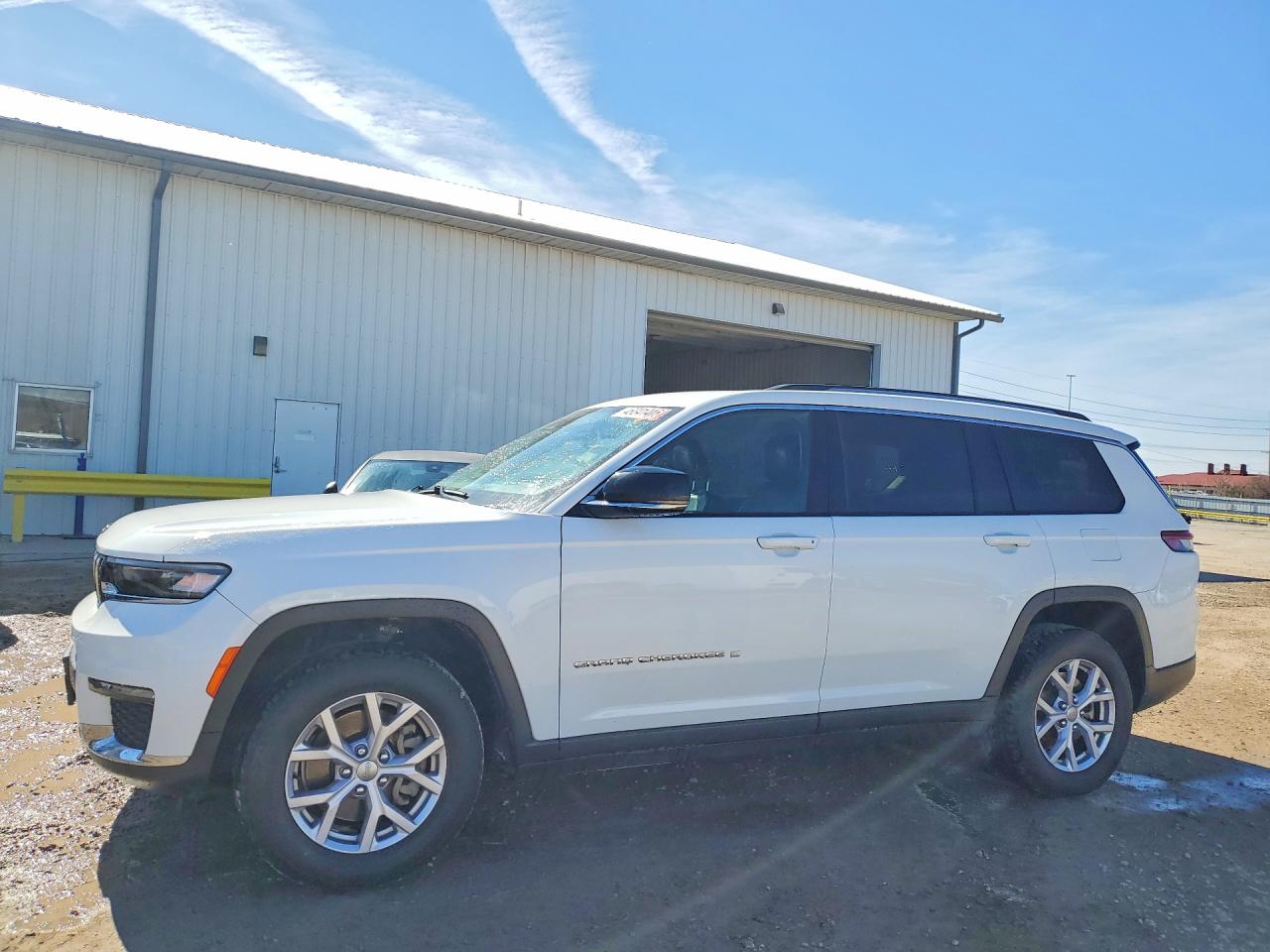 Salvage Jeep Cherokee Image