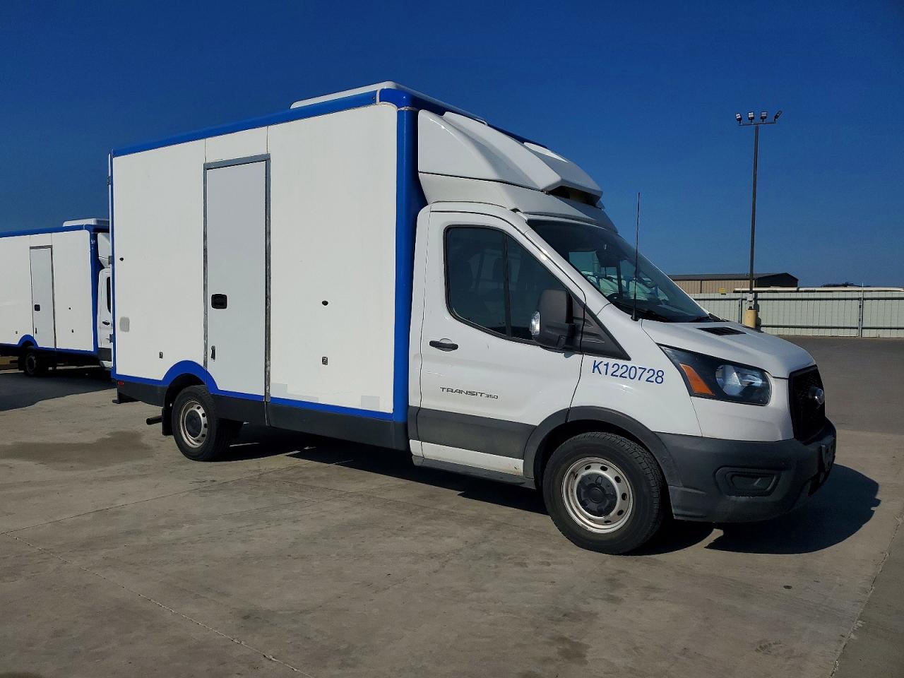 Salvage Ford Transit Image