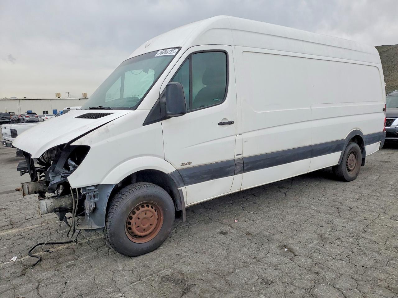 Salvage Mercedes-Benz Sprinter Image