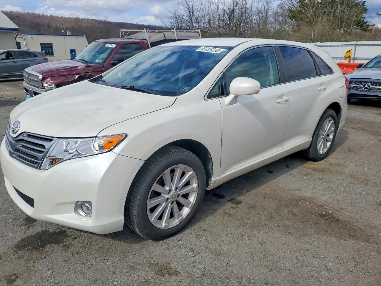 Salvage Toyota Venza Image