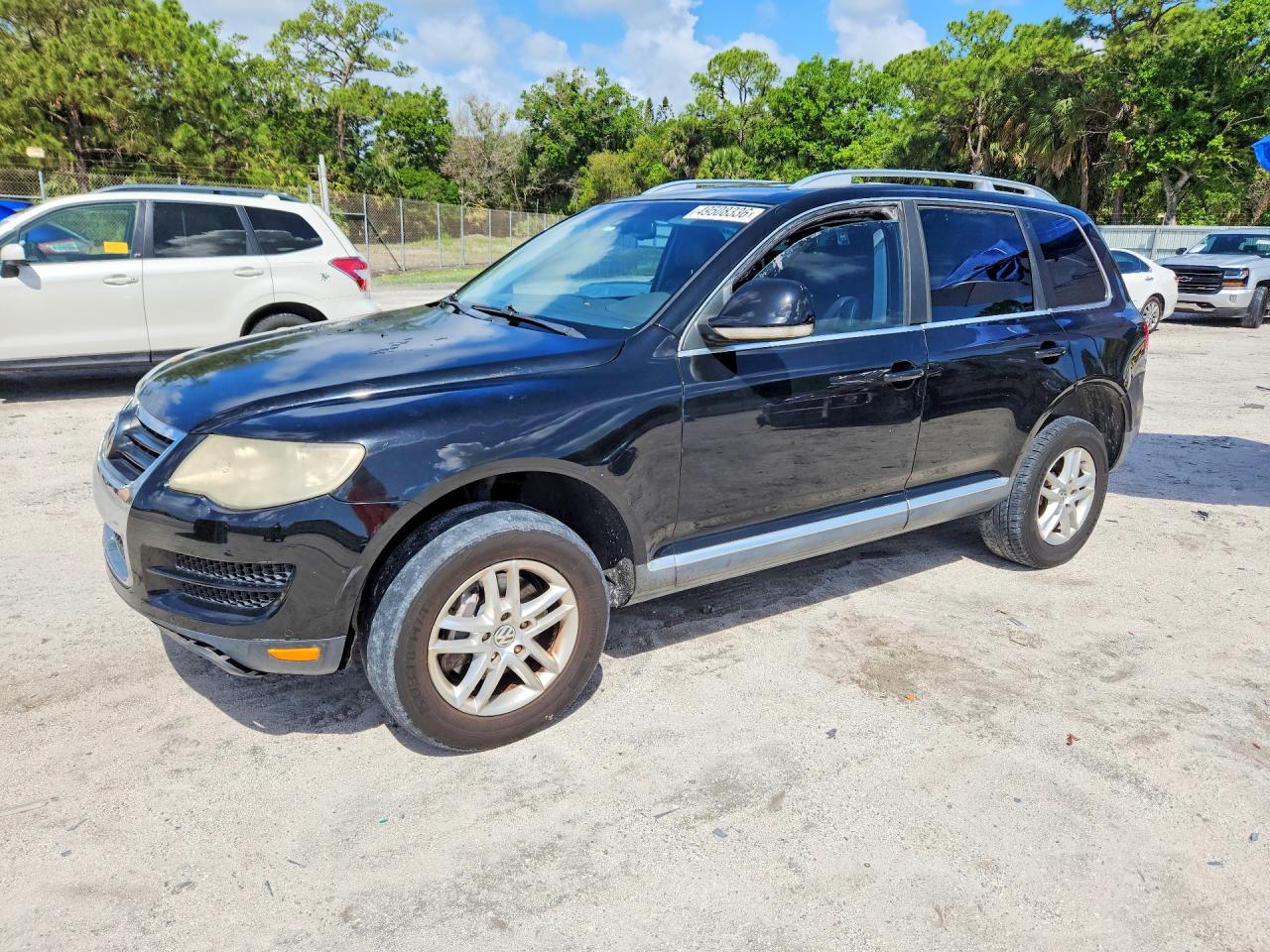 Salvage Volkswagen Touareg Image