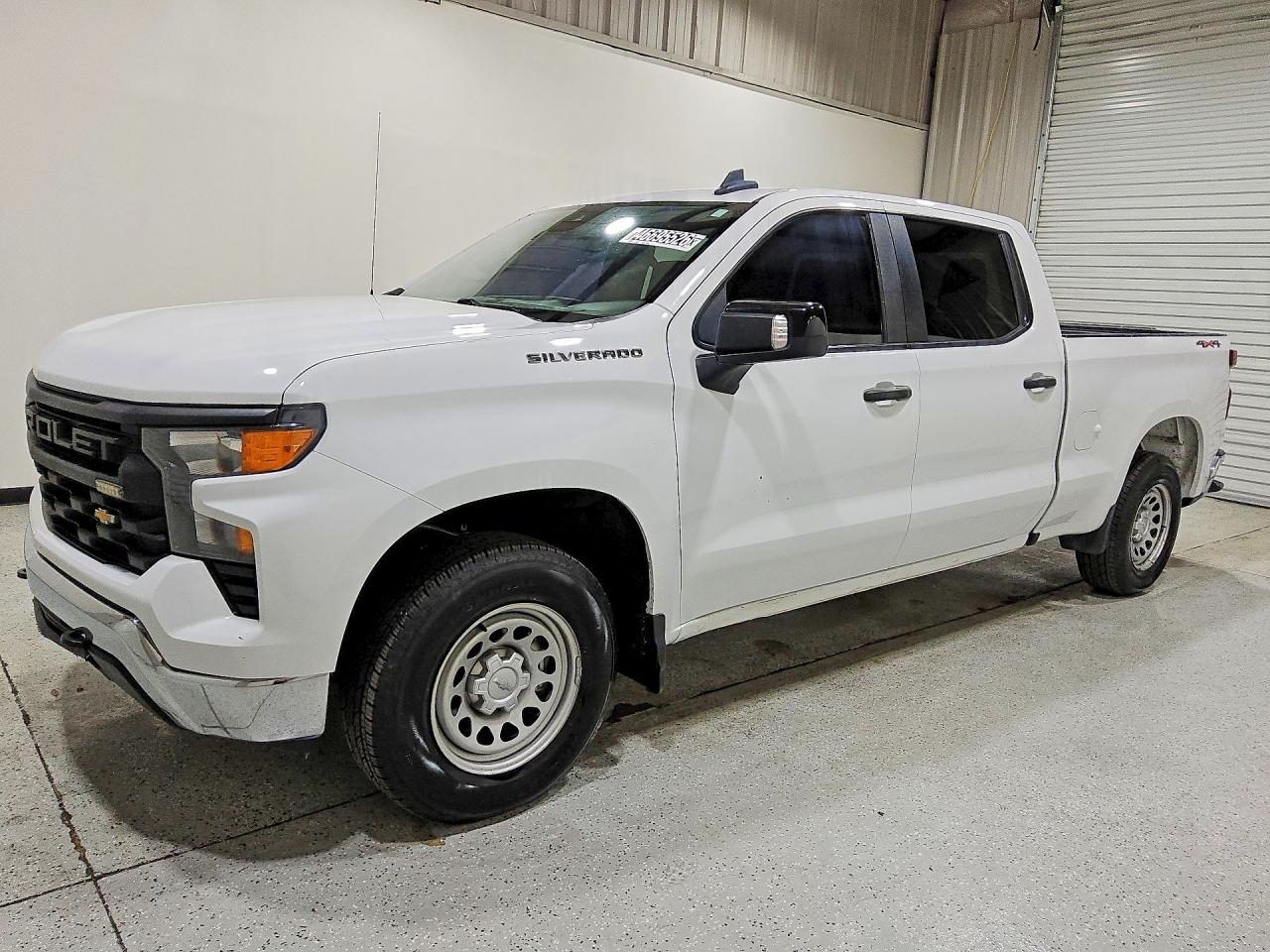 Salvage Chevrolet Silverado Image