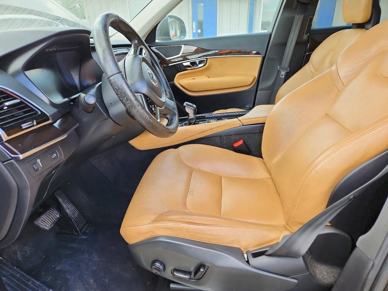 Volvo XC90 T6