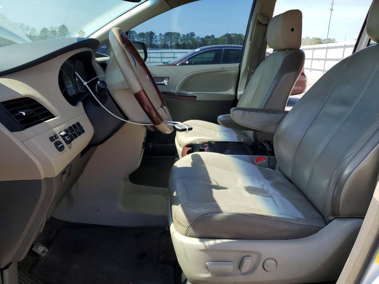 Toyota Sienna Limited 7-passenger