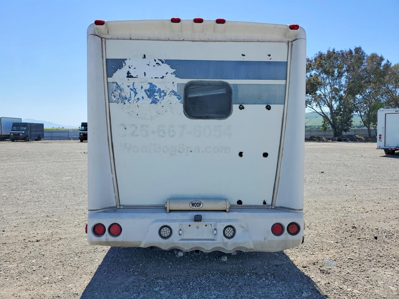 Ford Econoline E350 Super Duty Cutaway Van