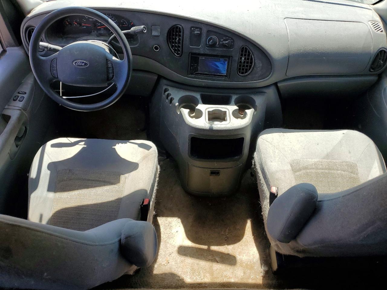 Ford Econoline E350 Super Duty Cutaway Van