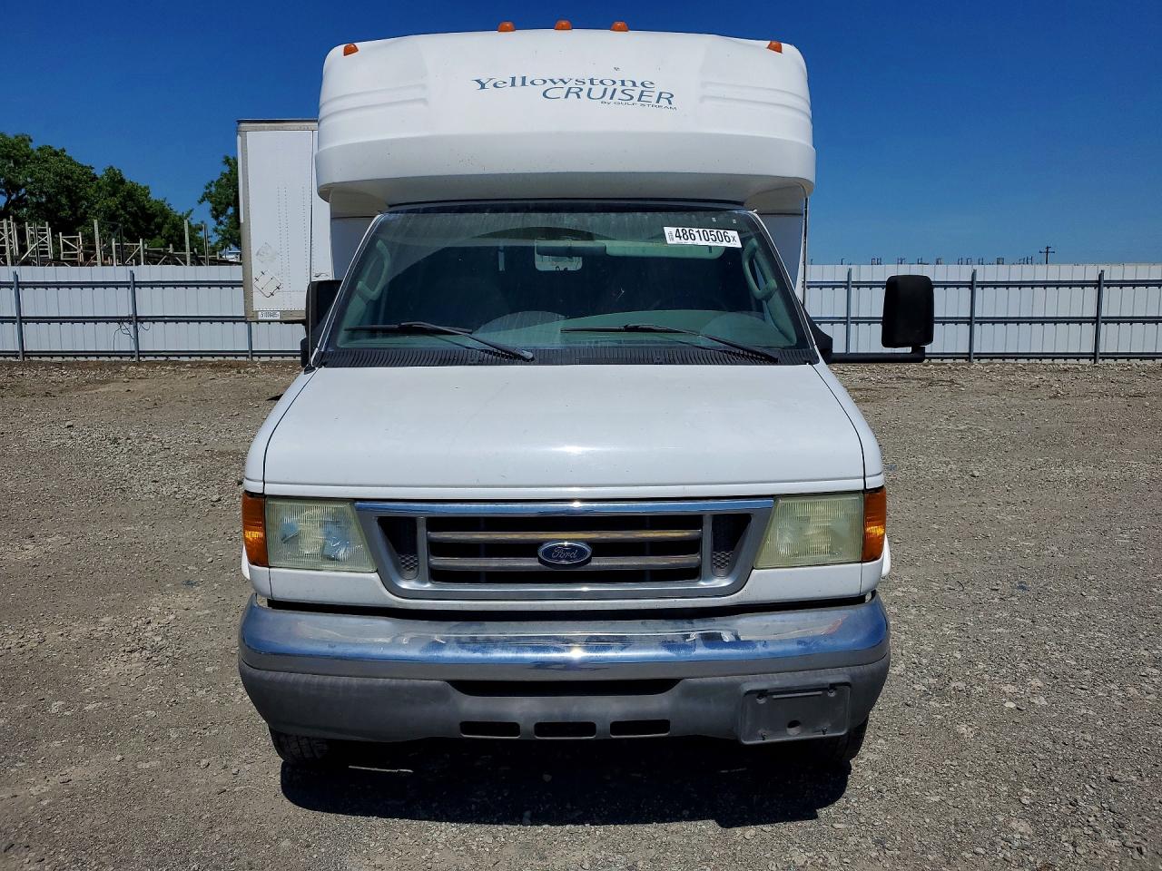Ford Econoline E350 Super Duty Cutaway Van