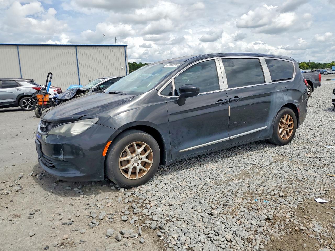 Salvage Chrysler Pacifica Image
