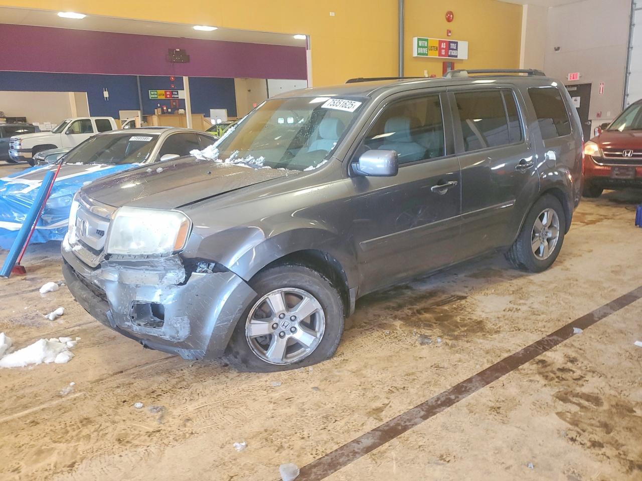 Salvage Honda Pilot Image