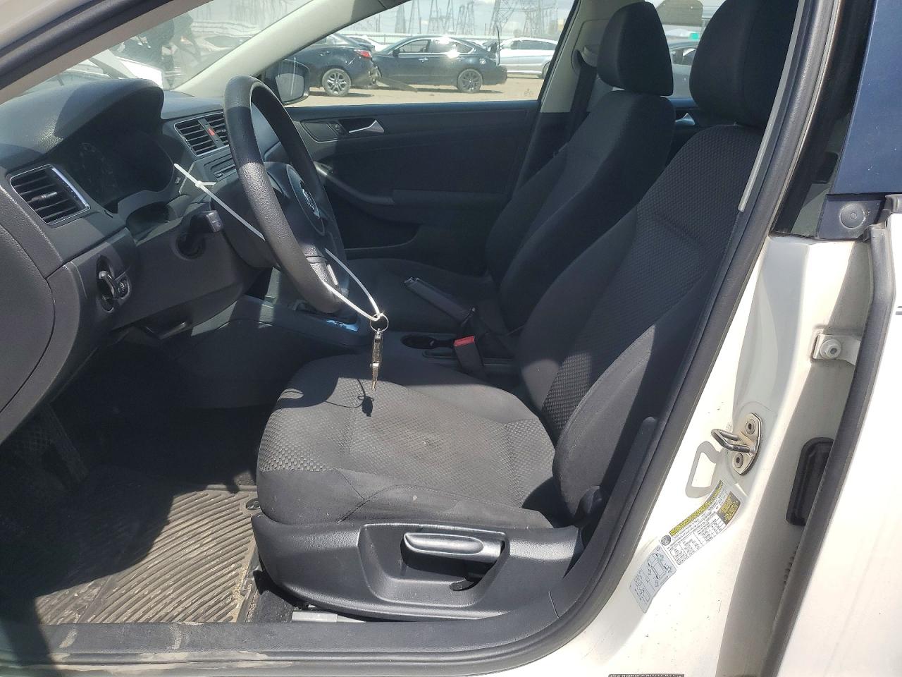 Volkswagen Jetta Base