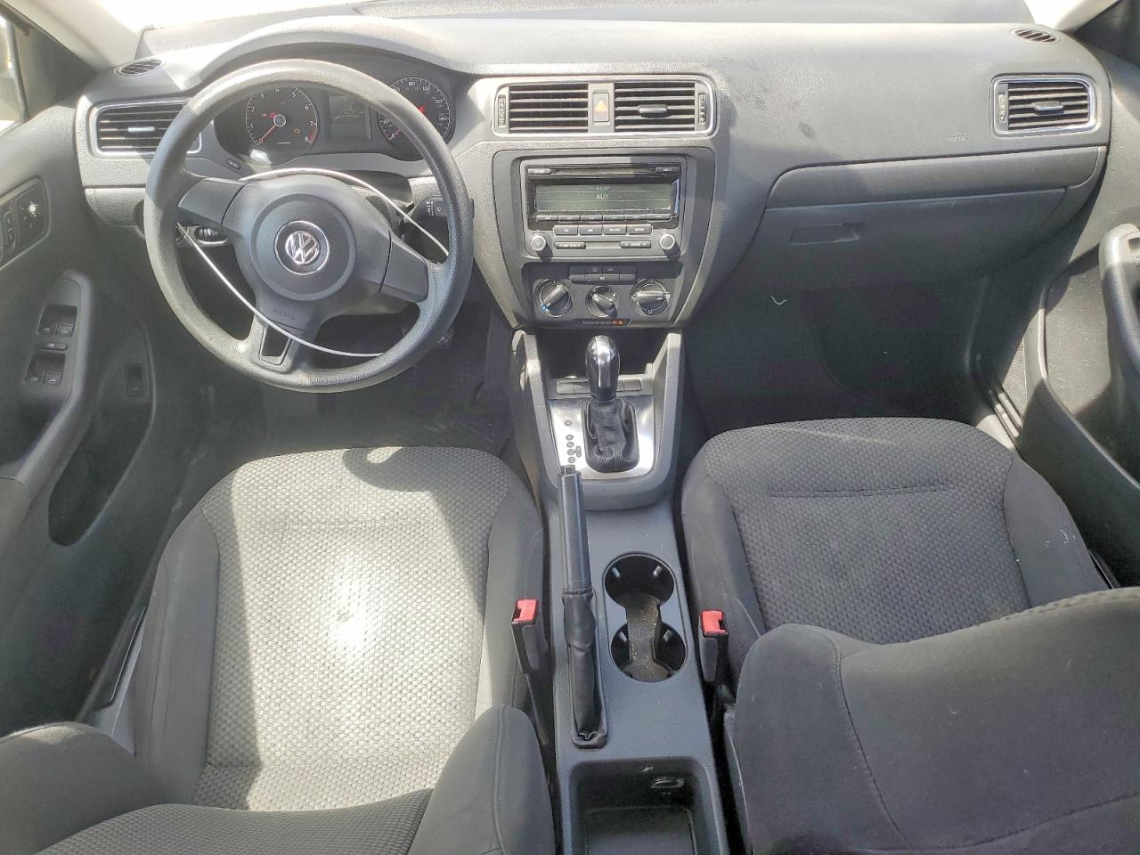 Volkswagen Jetta Base