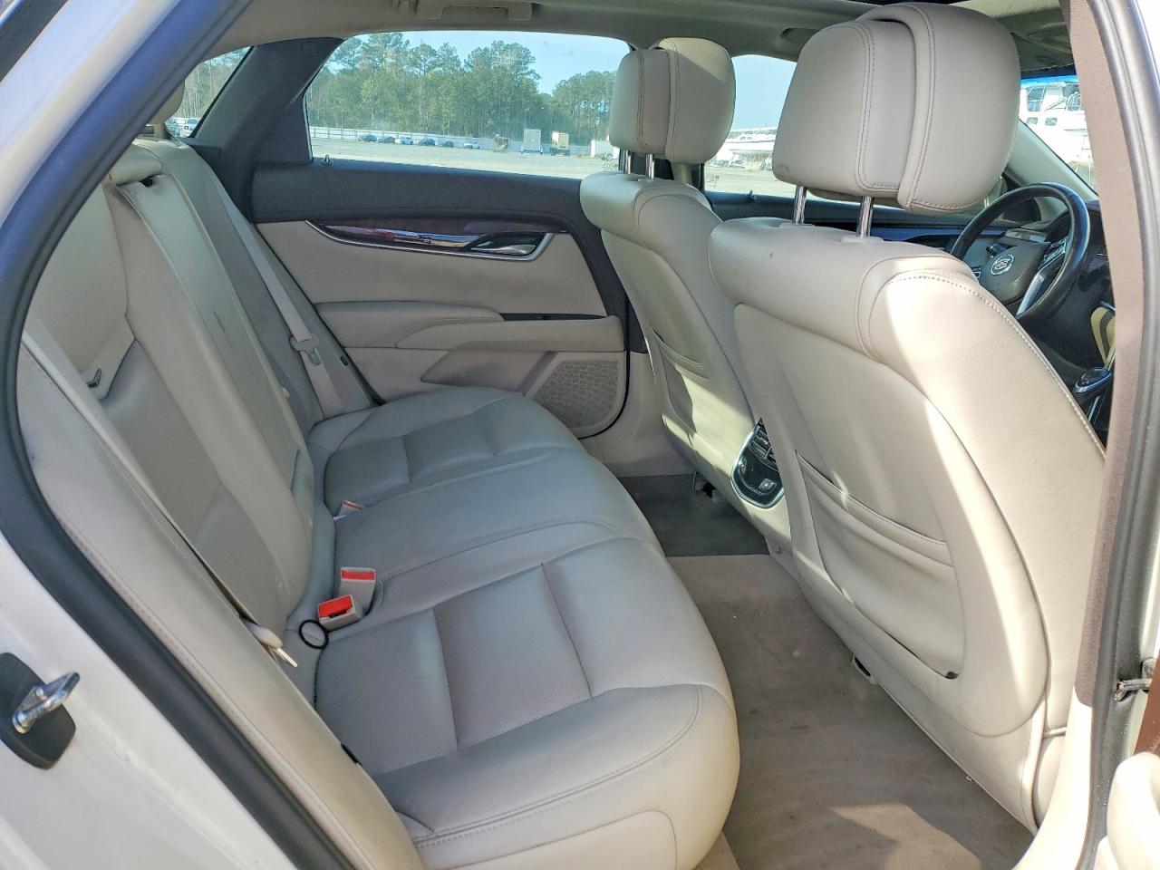 Cadillac XTS Luxury Collection
