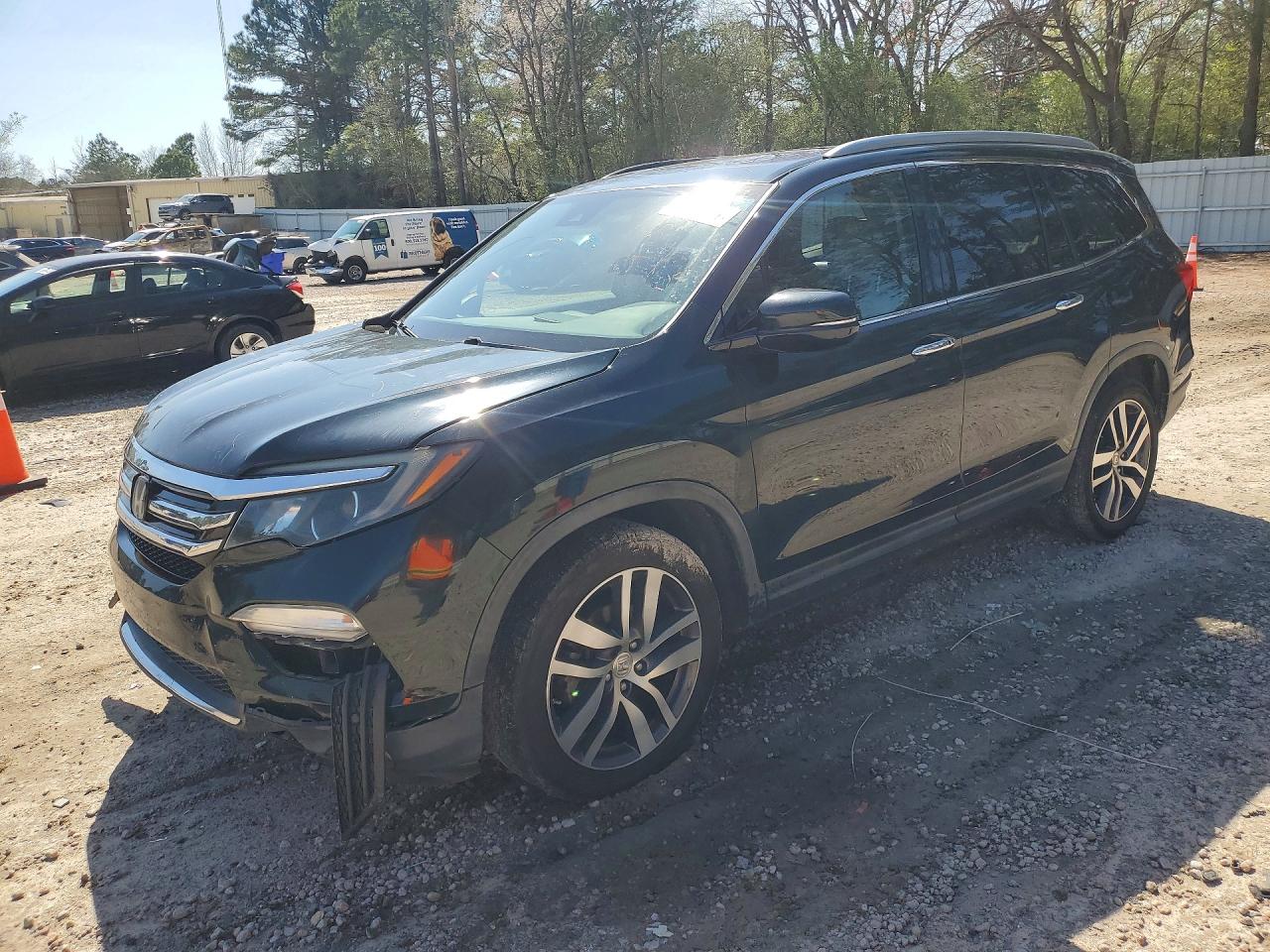 Salvage Honda Pilot Image