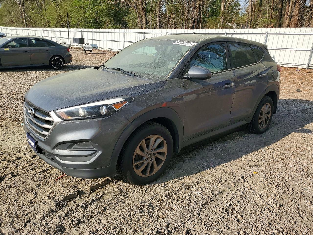 Salvage Hyundai TUCSON Image