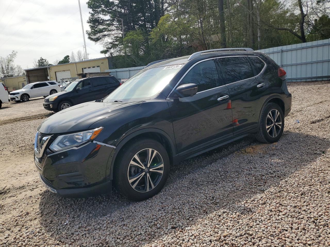 Salvage Nissan Rogue Image