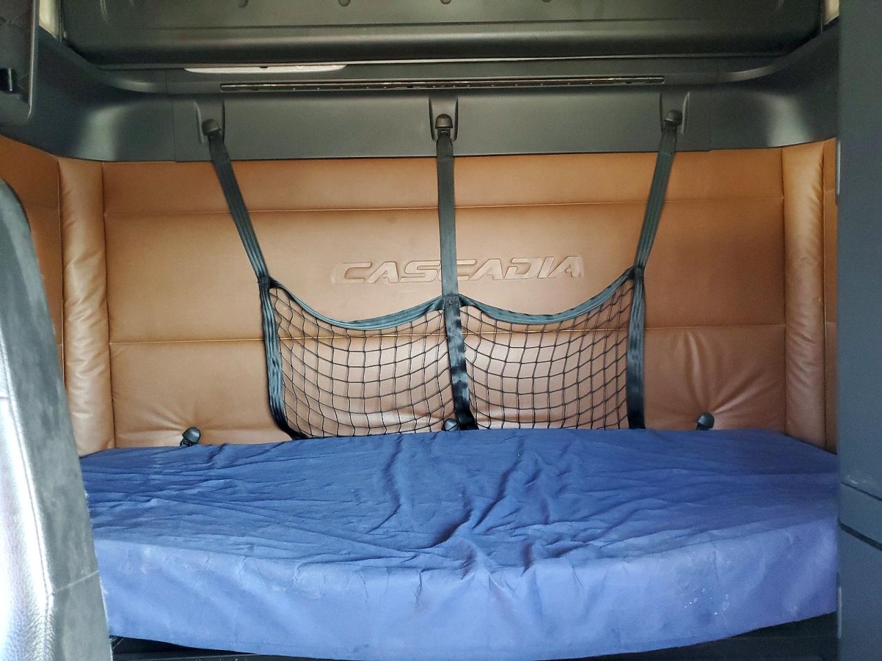Freigliner Cascadia 126
