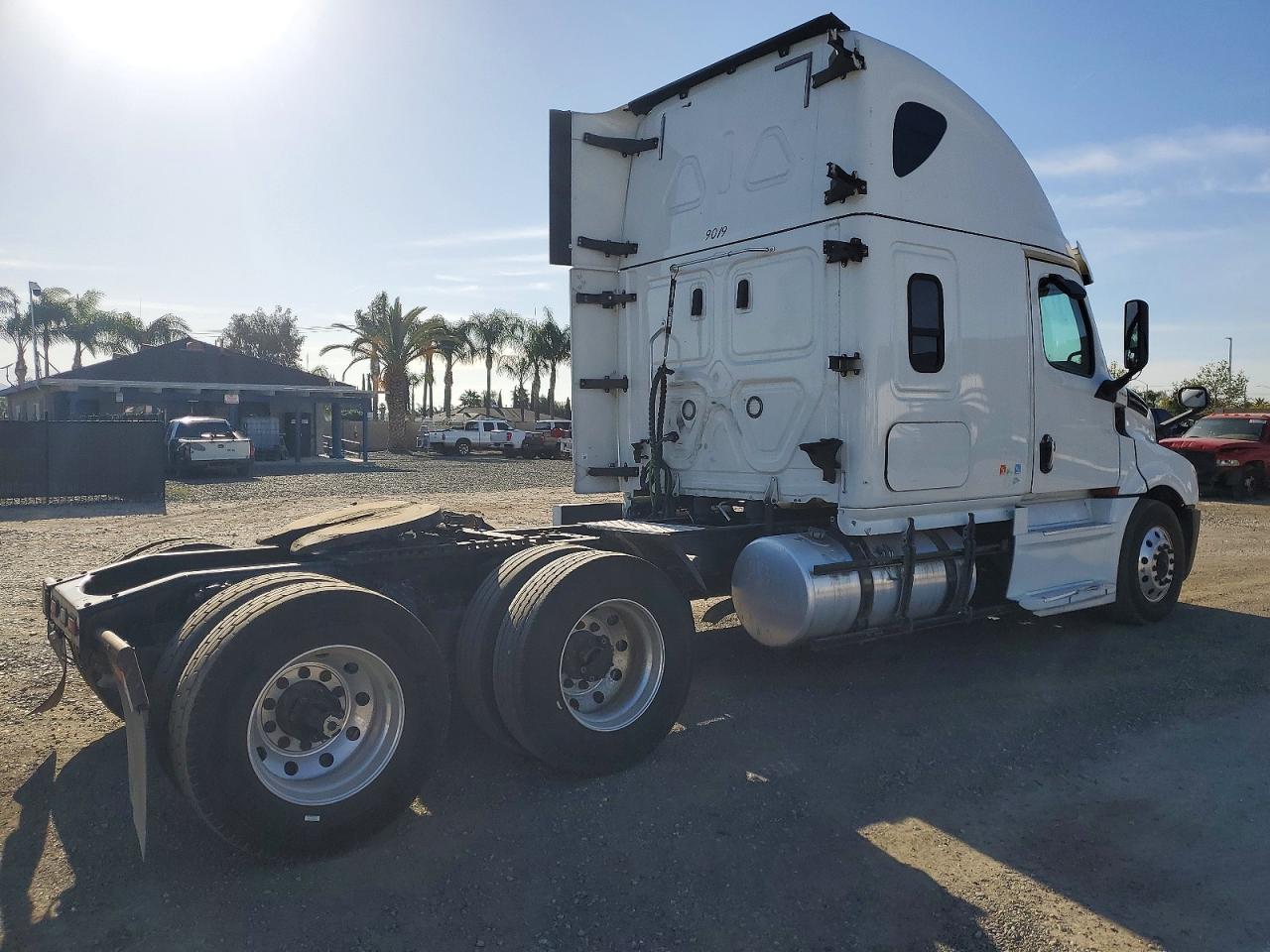 Freigliner Cascadia 126