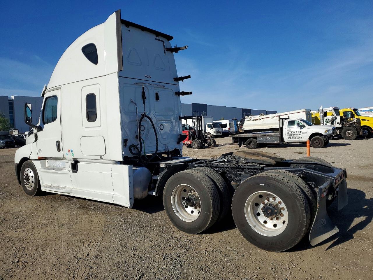Freigliner Cascadia 126