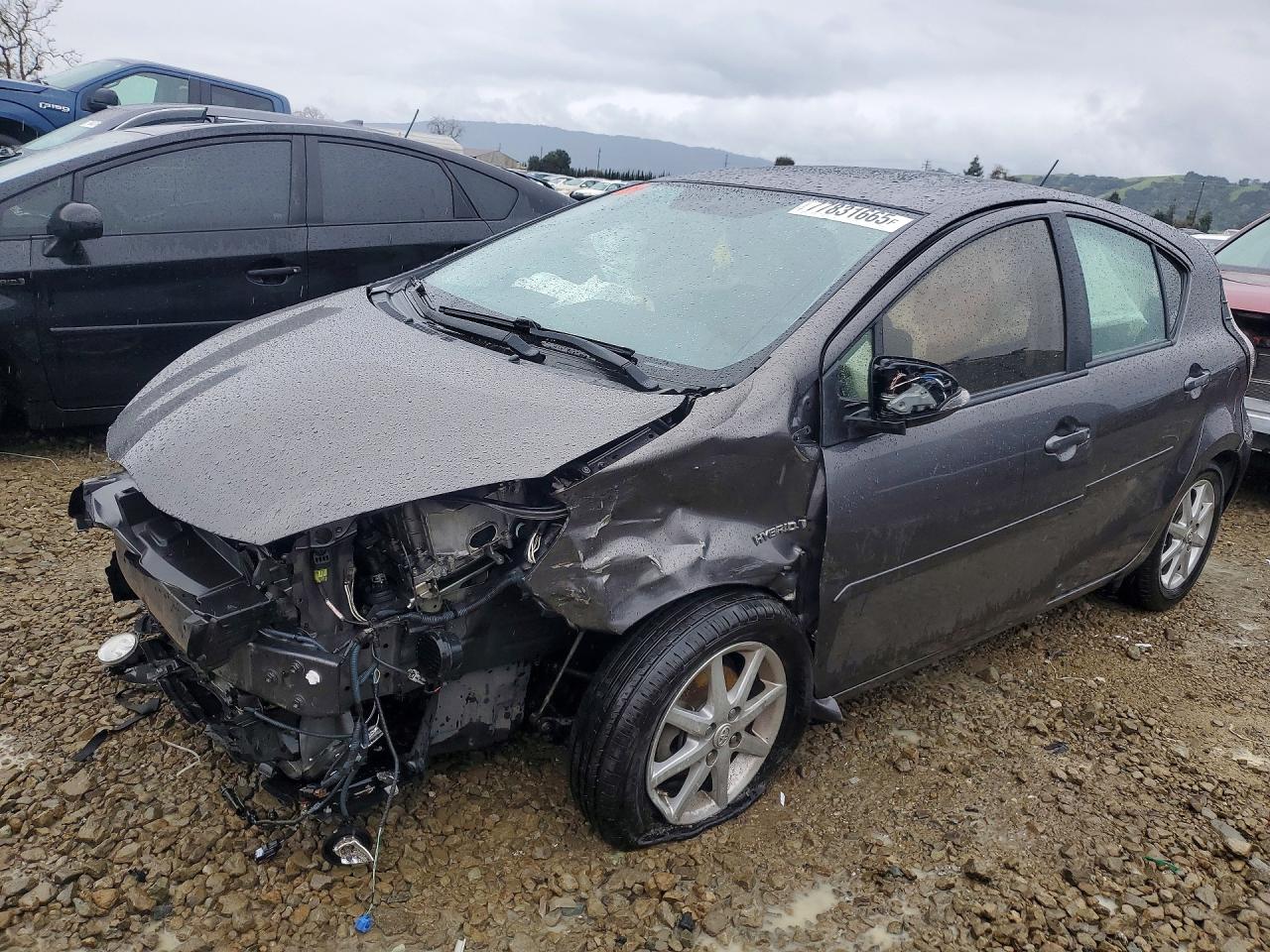 Salvage Toyota Prius Image