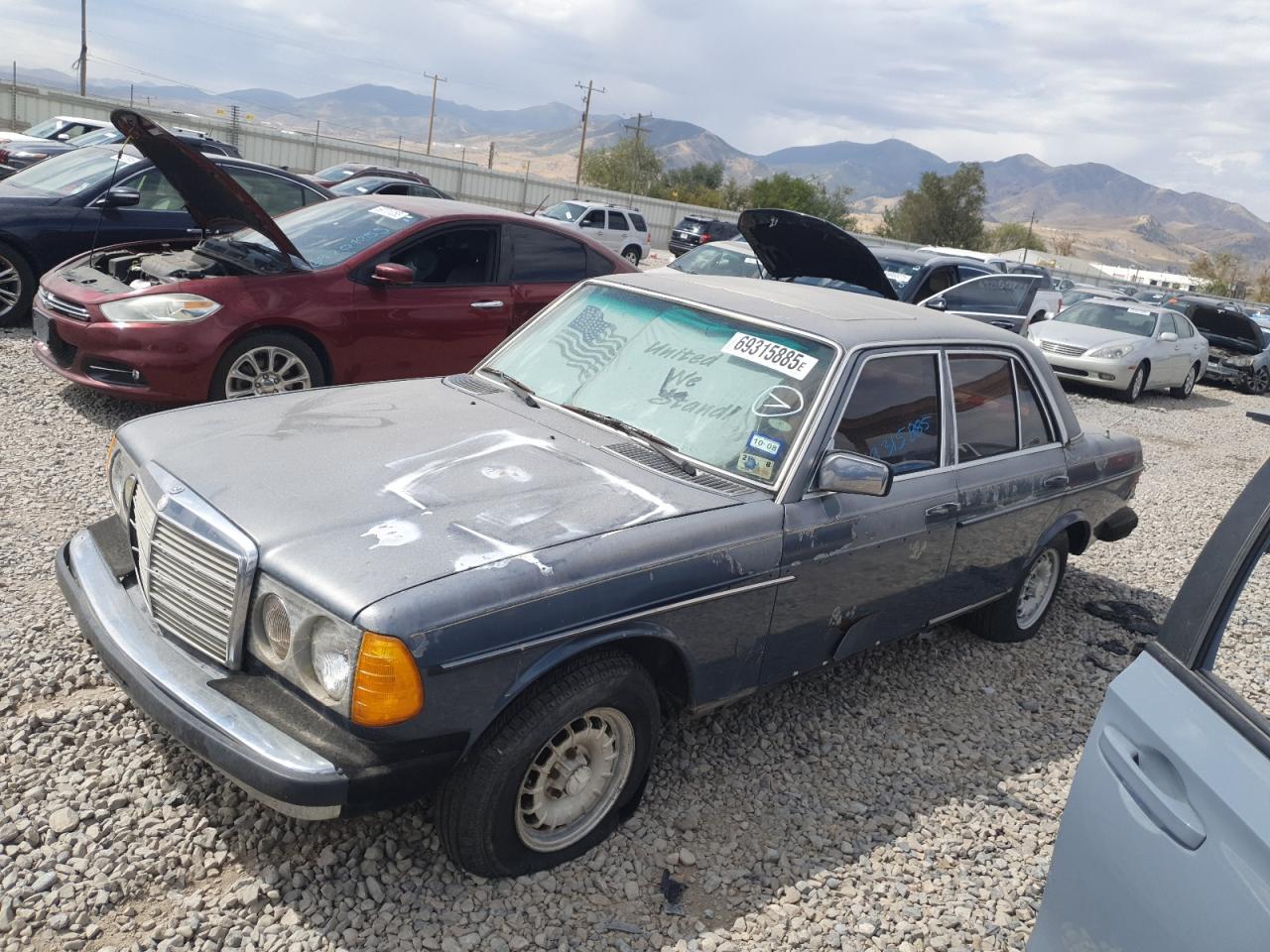 Salvage Mercedes-Benz 300-Class Image