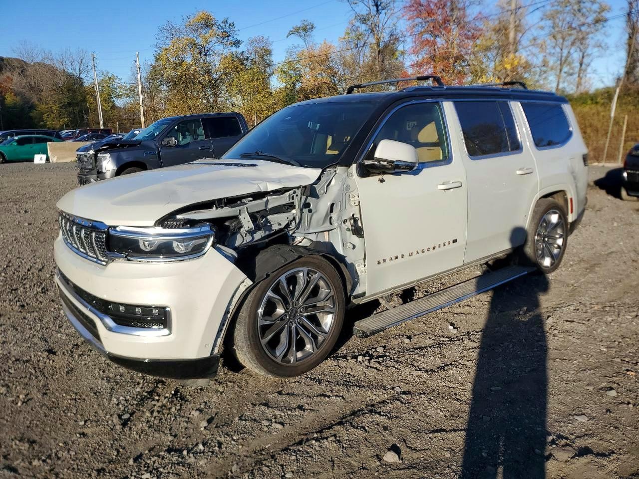 Salvage Jeep Grand Wagoneer Image