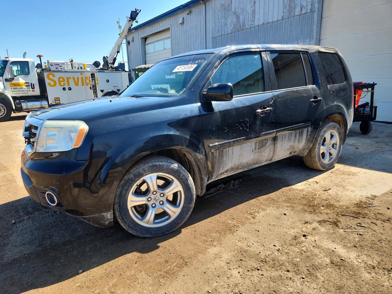 Salvage Honda Pilot Image