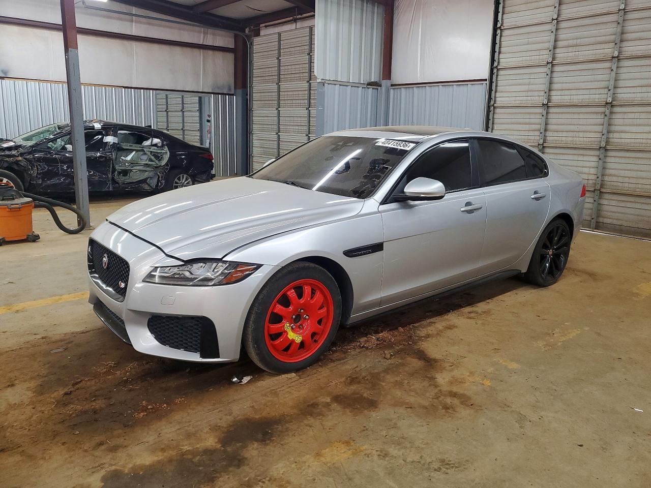 Salvage Jaguar XF Image