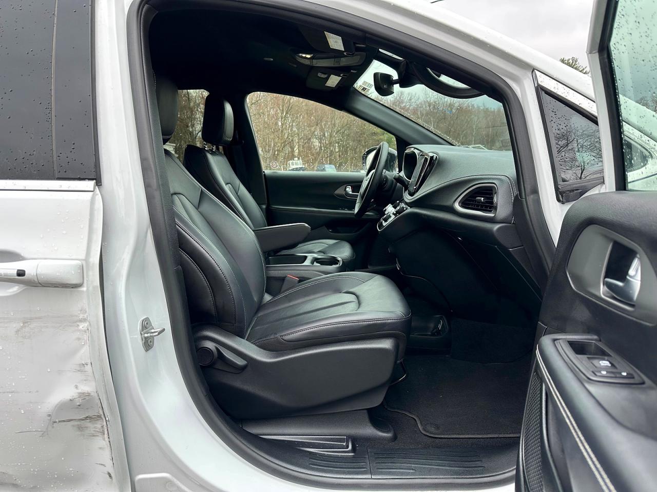 Chrysler Pacifica Hybrid Select