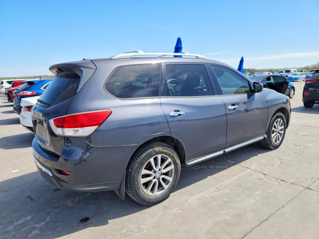 Nissan Pathfinder S