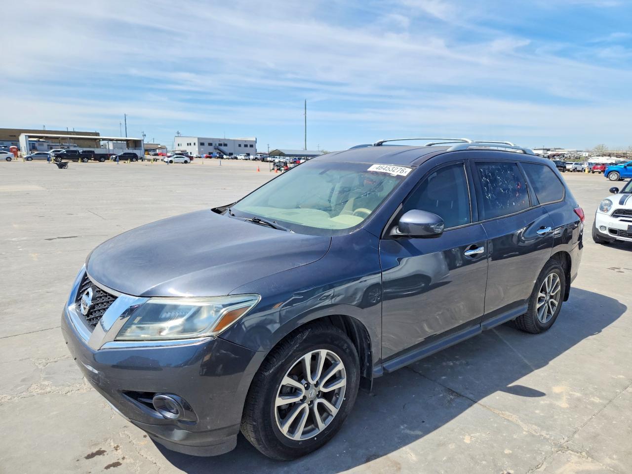 Salvage Nissan Pathfinder Image