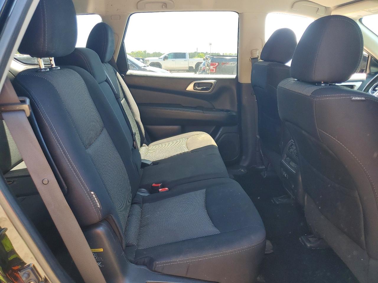 Nissan Pathfinder Sv