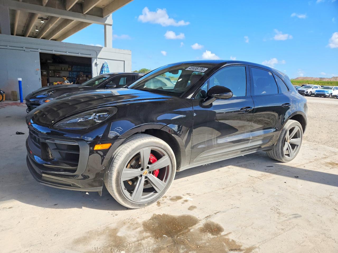 Salvage Porsche Macan Image